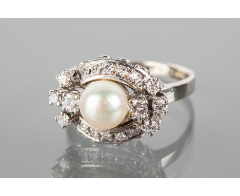 ART DECO PEARL AND DIAMOND CLUSTER RING
set with a central spherical pearl surrounded by brilliant cut diamonds, unmarked, si