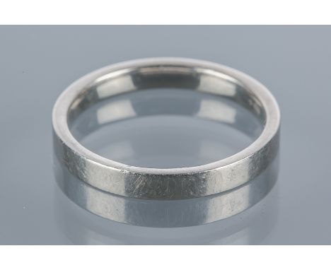 PLATINUM WEDDING BAND
3.7g, size K-L