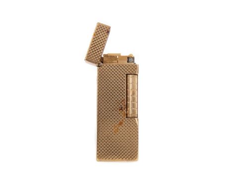 VINTAGE DUNHILL 9CT GOLD ROLLAGAS LIGHTER,the base engraved initials 'M B', hallmarked London 1964, approx. 105 grams gross