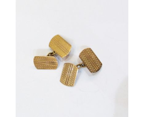 Pair of 9ct gold cufflinks with shaped rectangular plates, with engine turned decoration and chain links, approx. 5.7g 