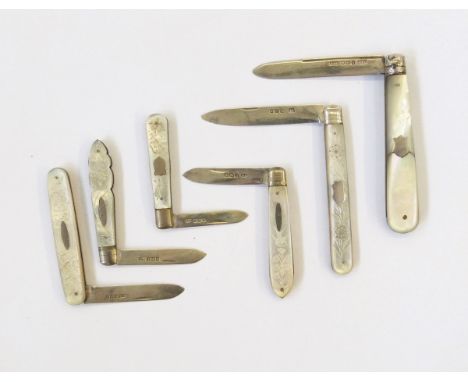 Silver and mother-of-pearl folding fruit knife, Sheffield 1916, the mother-of-pearl handle engraved with a bird and flowers, 