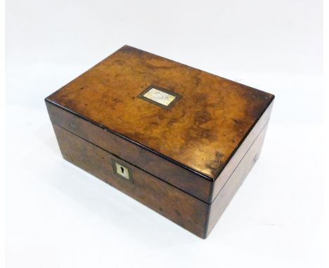Victorian mother-of-pearl inlaid figured walnut jewel box, the interior with two removable trays, 25cm wide 