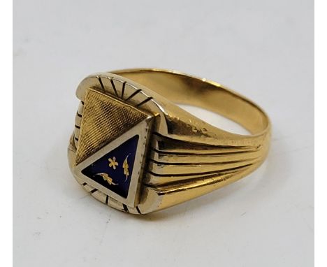 An 18ct. bi-colour gold and enamel signet ring, the stepped rectangular face with textured yellow gold and blue cloisonne ena
