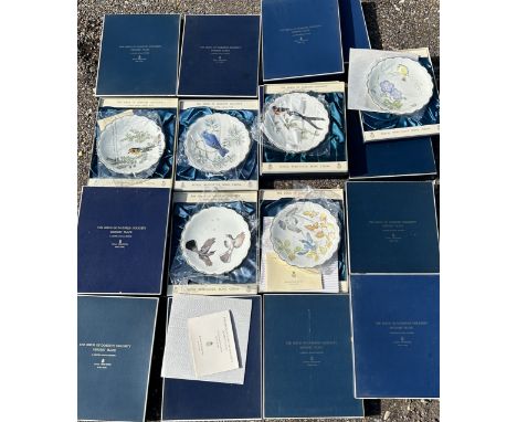A collection of 12 boxed Royal&nbsp; Worcester ornithological interest Limited 1976&nbsp; Edition Dorothy Doughty plates, eac