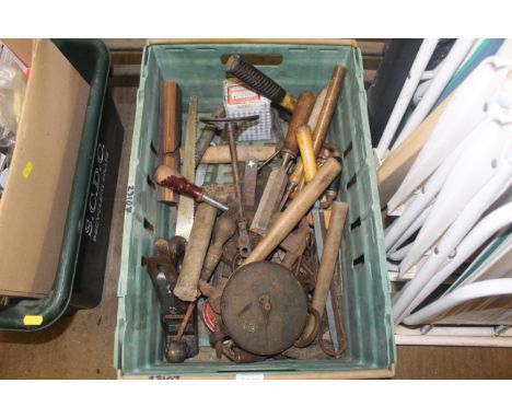 A crate containing various vintage tools to include a Bailey No.4 smoothing plane, various hammers, a Rapid rotary hard drill