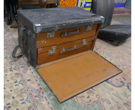 Fitted car trunk with 2 cases and keys believed to be from a Daimler - Approx W: 78cm&nbsp; D: 45cm&nbsp; H: 44cm 