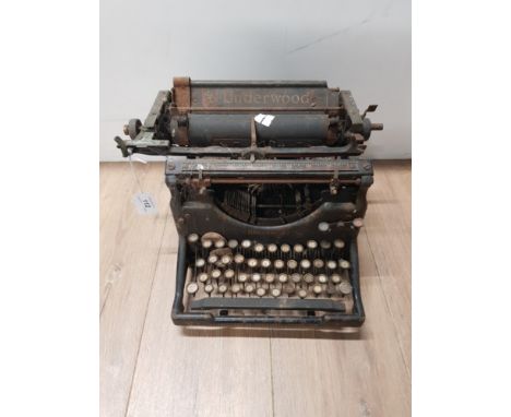 VINTAGE UNDERWOOD TYPEWRITER