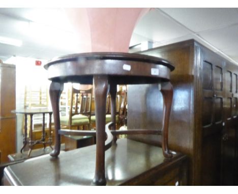 A WALNUT CIRCULAR COFFEE TABLE ON CABRIOLE LEGS; AN OAK PERIODICAL RACK AND A CREAM PAINTED TURNED WOODEN STANDARD LAMP 