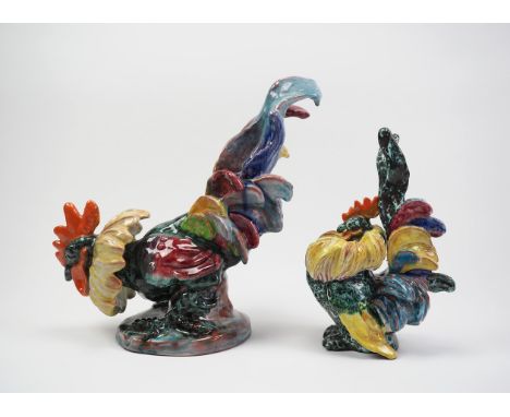 Karlsruher Majolika: Lilli Hummel-König, Hahn und Zwerghuhn. 1.) Hahn: Roter Scherben mit polychromer Fassung, Glasur, auf ru