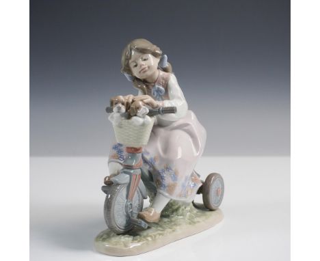 Lladro porcelain figurine titled Traveling in Style, model 01005680, sculpted by Francisco Polope. Issued in 1990, this delig