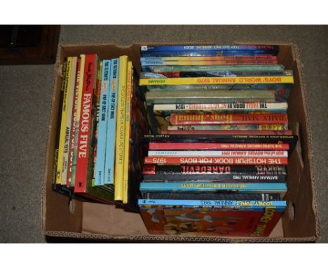 A collection of predominantly vintage childrens annuals and books, including Famous Five and Daily mail.