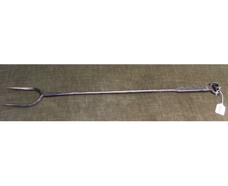 Downer and Thornton 20th century English arts and crafts hand wrought log fork. 72 cm length.