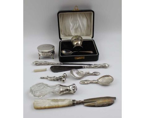 Sanders & Mackenzie, an Art Deco silver egg cup & spoon set, engine turned decoration, in original box, Birmingham 1933, 34g,