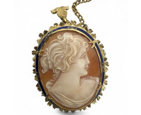 A 18ct gold enamelled cameo brooch, with a collection of 9ct gold and precious yellow metal jewellery, to include broken piec