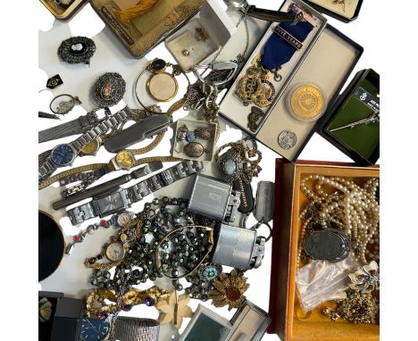 A collection of Costume jewellery. To include an Art Deco style black enamelled powder case, two Ronson lighters (untested), 