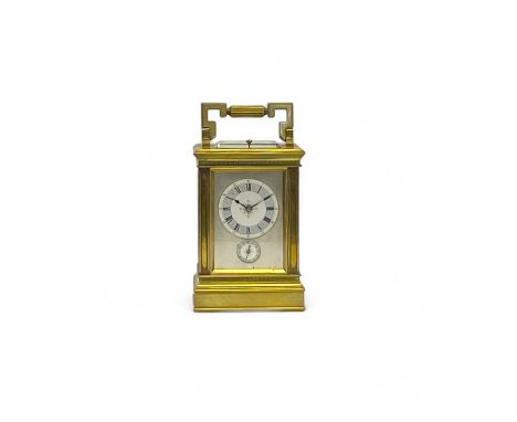An early 20th century French repeater carriage clock, with a grande sonnerie movement striking on four gongs, within a brass 