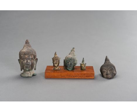 A LOT WITH FIVE SMALL BRONZE BUDDHA HEADSThailand, Myanmar, 16th - 19th century. This lot comprises a fine 16th century bronz