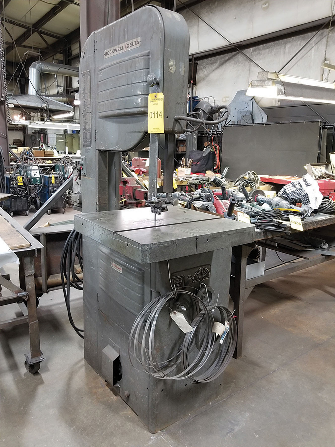 ROCKWELL DELTA VERTICAL BAND SAW; MODEL 28365, S/N 1473123, HI/LO