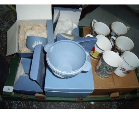 Selection of Royal Worcester and Wedgwood commemorative mugs, six boxed Wedgwood Jasper Ware and other cups, urns and decorat