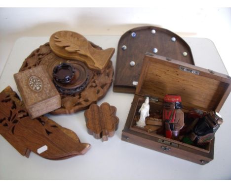 Selection of carved wood figures, solitaire type board, eastern hardwood box etc 