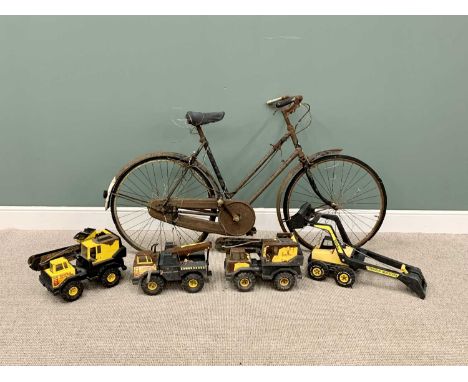 VINTAGE RALEIGH BICYCLE &amp; QUANTITY OF VINTAGE TONKA TOYS (4)