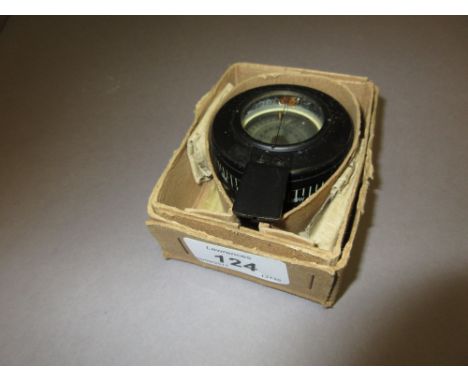 World War II black Japanned compass with M.O.D. mark, dated 1941 Mark III TG Co. Ltd in original card box