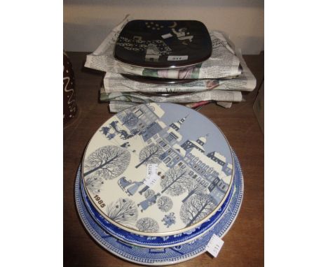Set of eight Finnish stoneware plates together with a collection of other decorative plates including Royal Worcester etc