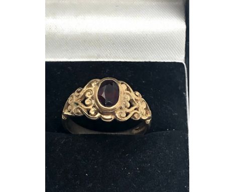 9ct gold vintage garnet fancy ring (2.9g) 