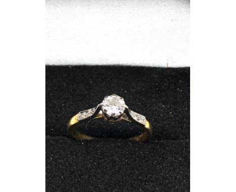 Fine 18ct  gold diamond ring set with central diamond measures approx 4.5mm with  diamond shoulders 