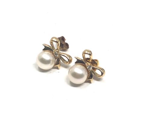 9ct gold pearl &amp; diamond stud earrings (2.3g) 