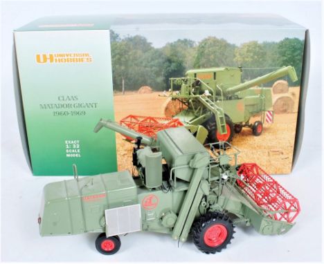 Universal Hobbies, 1/32nd scale boxed model of a Claas Matador Gigant 1960 Combine Harvester, finished in green with red deta