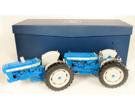 Universal Hobbies No.UH2801 Doe-130 Tractor 1/16th scale, blue, pale grey, white, Limited Edition of only 650 pieces speciall