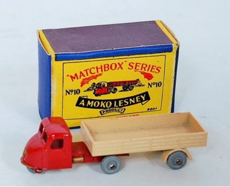 Matchbox 1-75 Series No.10B Scammell Scarab Mechanical Horse and Trailer, dark red cab with gold trim, light tan trailer, met