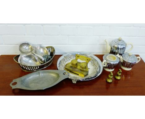 A mixed lot of metal wares to include a brass Art Nouveau ink well, pewter twin handled serving dish, Epns tray, brass weight