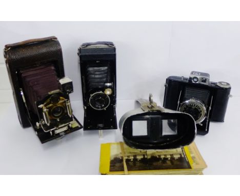 A mixed lot comprising vintage cameras to include a Zeiss Icon, an Agi Fold, a stereoscope viewer and cards together with an 