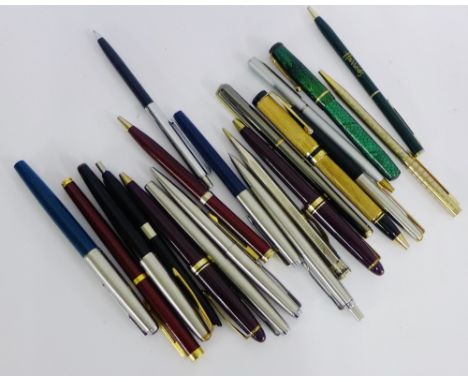 A collection of vintage and later fountain pens and propelling pencils to include Parker, etc., (a lot) 