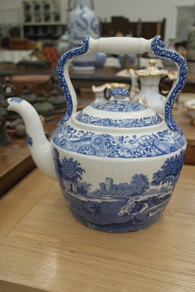 A large Spode Italian pattern kettle (1816)