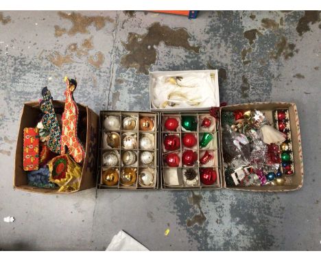 Quantity of vintage Christmas decorations, including crepe paper concertinas, baubles, etc