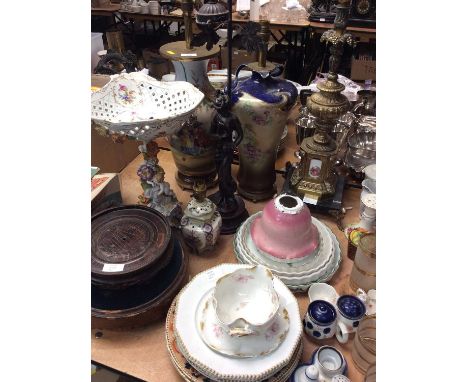 French style brass table lamp, resin figure lamp, ceramic lamps and group of other ceramics and glass ware