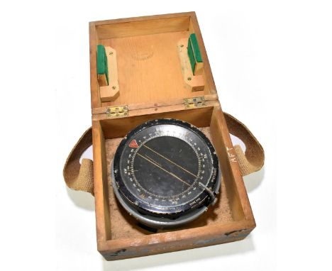 A WWII-type P4A compass, in original box with carrying handle, the underside of the lid with indistinct ink stamp dated 29th 