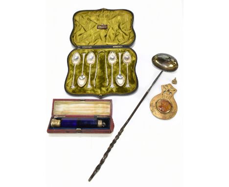 JOHN ROUND; a set of six late Victorian hallmarked silver teaspoons and matching sugar tongs, in fitted case, Sheffield 1892,