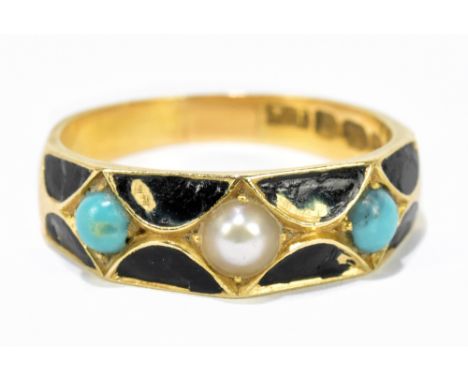 An Edwardian 18ct yellow gold black enamelled turquoise and pearl mourning ring, hallmarked for Birmingham 1901, size O 1/2, 