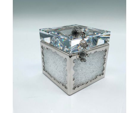 Part of the 'Home Accessories' collection. A beautiful box with sparkling clear crystal chatons frame. Covered by a clear cry