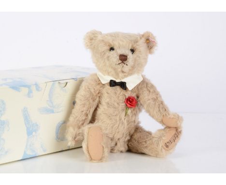 A Steiff Comme D' Habitude teddy bear, made exclusively for Europe, 658 of 1500, 1994 in original box with certificate --12in