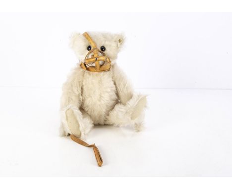 A Steiff limited edition replica Muzzle teddy bear 1908 , 2764 of 6000,  white mohair, in original box with plastic lid and c