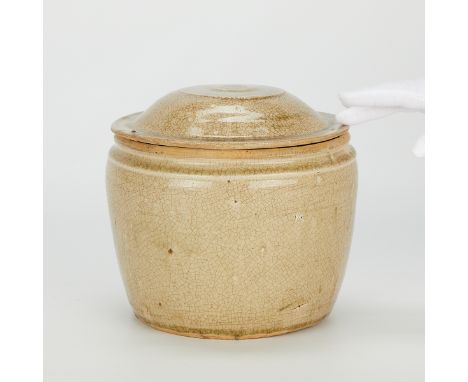 Vietnamese Ly Dynasty (1010-1225) ceramic stoneware jar with cover. With a crackled light celadon glaze throughout. Barrel ja