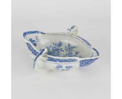 Chinese export blue and white porcelain double-handled gravy or sauce boat, 18th century. Oval shaped with two spouts along e