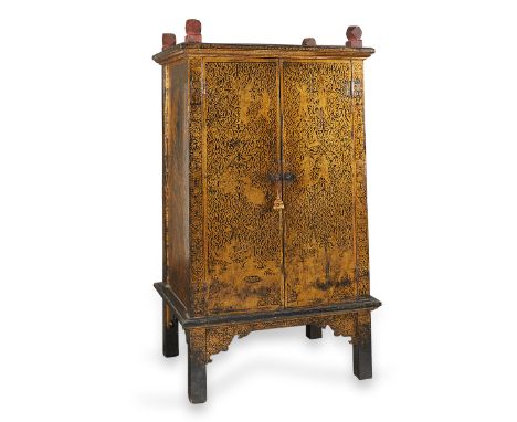 Antique Thai chest or manuscript cabinet, likely Rattanakosin period, 18th century. With tapering black and red lacquered gil