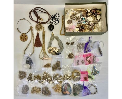A large collection of vintage costume and couture jewellery to include Bastoni etc. 