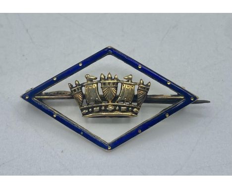A 15ct gold and enamel lapel brooch marked Page Plymouth. 3.1g. 3.5cm (w) 